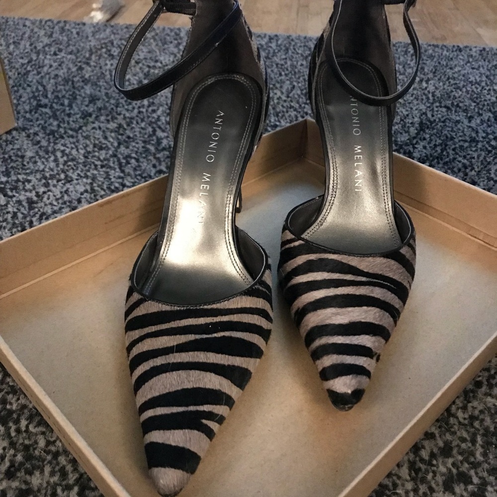 Pointed toe pumps